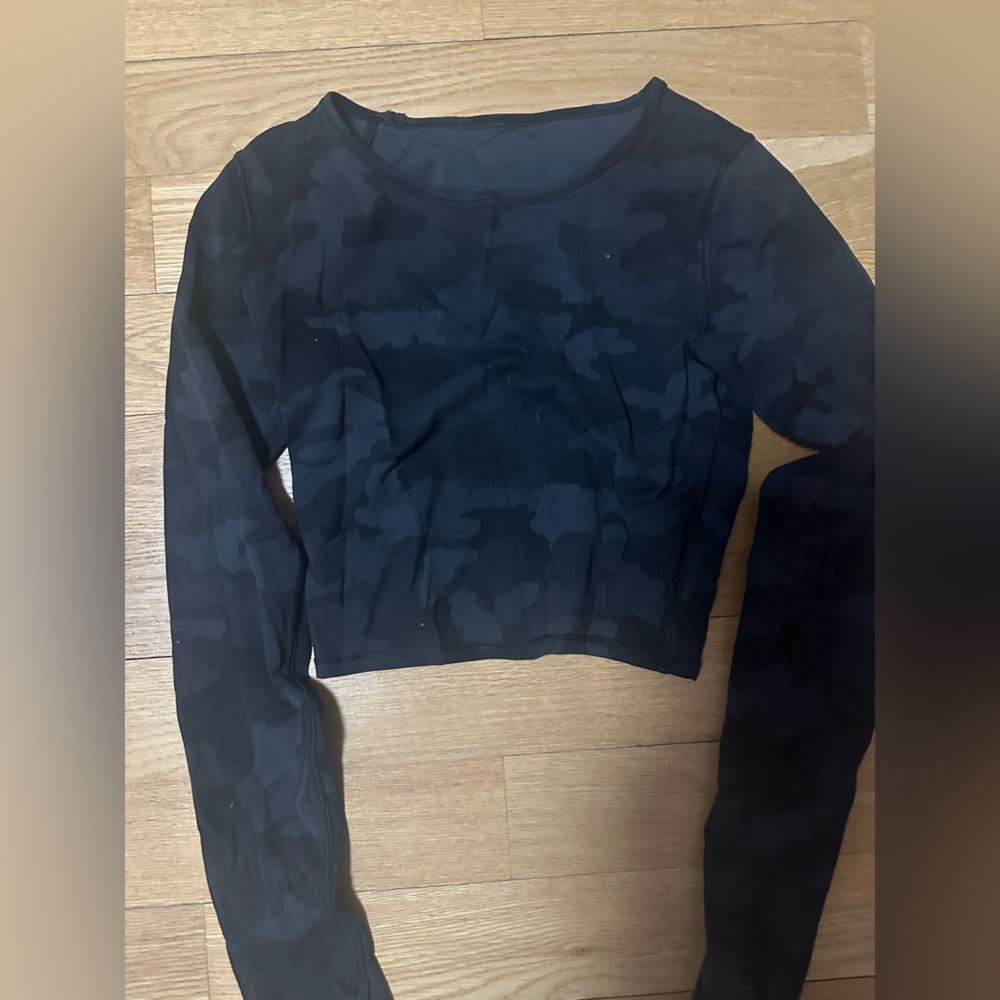 Lulu Lemon cropped training shirt - size 6